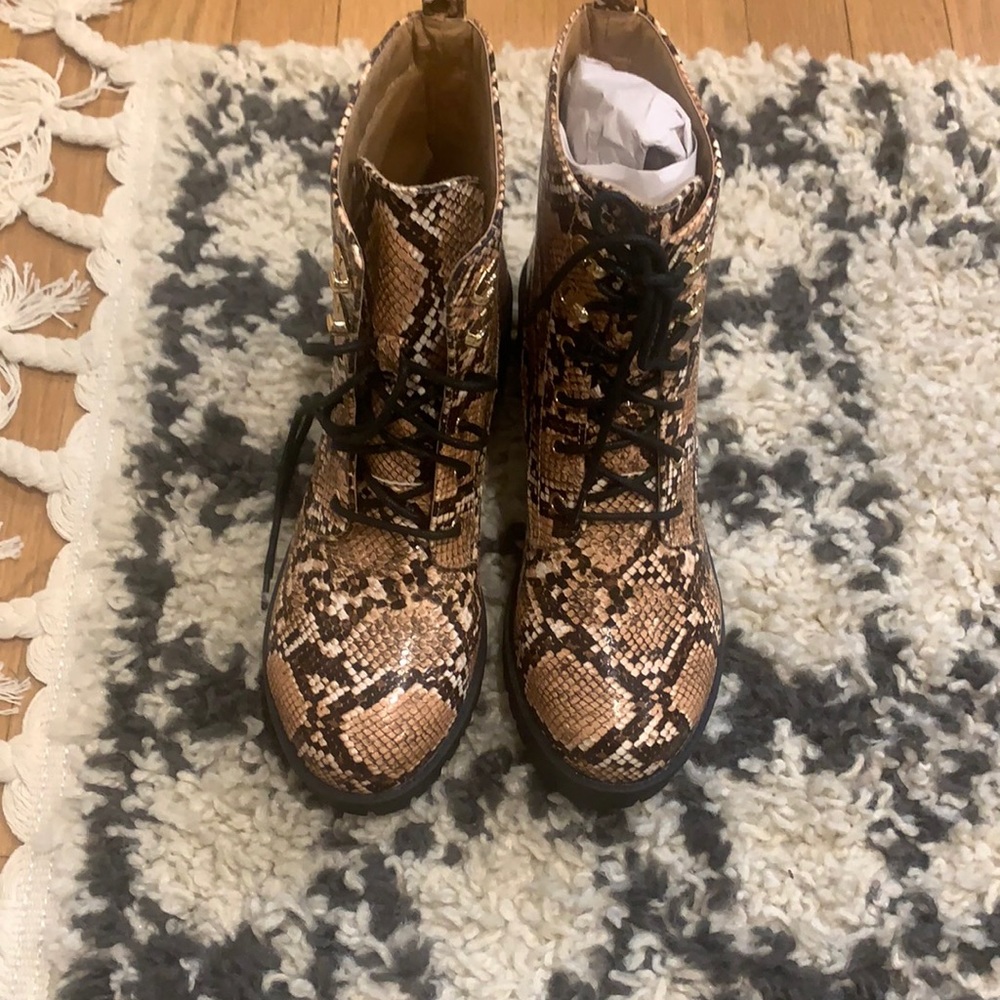 Never worn lulus snake skin boots